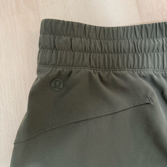 EUC Lululemon Swift Mid-Rise Wide-Leg Pant Army Green Women's 14 Athleisure - Picture 16 of 16